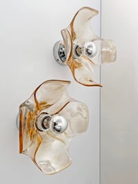 Image 2 of APLIQUE DE CRISTAL CON DISEÑO DE FLOR, AÑOS 60
