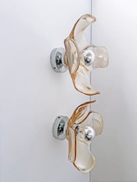 Image 3 of APLIQUE DE CRISTAL CON DISEÑO DE FLOR, AÑOS 60