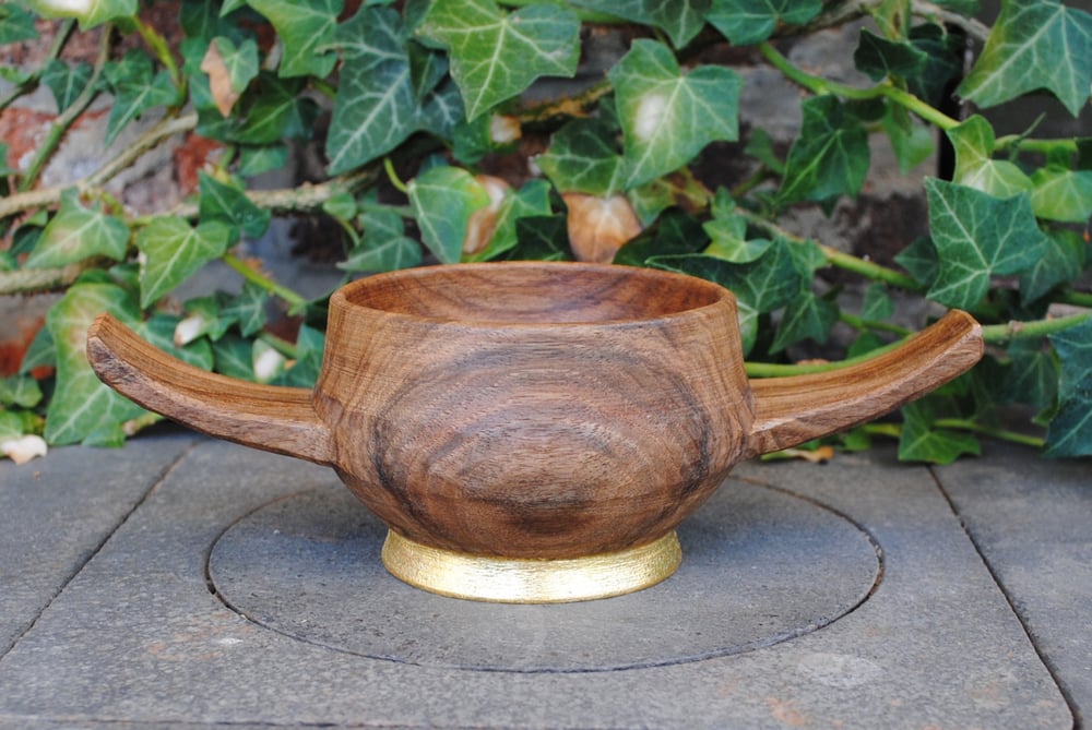 Image of walnut quaich - tasse à whisky en noyer