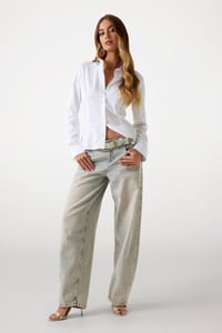 Image 1 of CAMISA BLANCA  CORTE SLIM GUESS