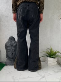 Image 3 of Rozszerzany Dark Jeans