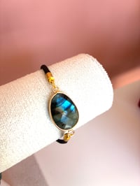Image 1 of BRACELET LABRADORITE SUR CORDON