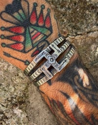 Image 4 of WL&A Handmade Old Style Heavy Ingot Whirling Log Four Arrows Cuff - Size 7 to 7.5in Wrist 