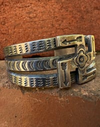 Image 3 of WL&A Handmade Old Style Heavy Ingot Whirling Log Four Arrows Cuff - Size 7 to 7.5in Wrist 