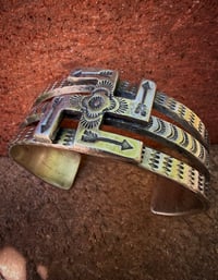 Image 2 of WL&A Handmade Old Style Heavy Ingot Whirling Log Four Arrows Cuff - Size 7 to 7.5in Wrist 