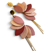 Image 2 of Boucles d'oreilles pendantes, modèle SALOMÉ, Nude 