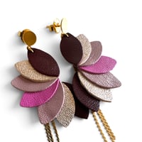 Image 2 of Boucles d'oreilles pendantes, modèle SALOMÉ, Bordeaux Rose