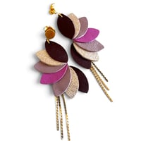 Image 1 of Boucles d'oreilles pendantes, modèle SALOMÉ, Bordeaux Rose