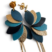 Image 2 of Boucles d'oreilles pendantes, modèle SALOMÉ, Bleu
