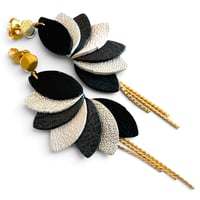 Image 1 of Boucles d'oreilles pendantes, modèle SALOMÉ, Noir