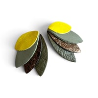 Image 1 of Boucles d'oreilles puces , modèle SALLY,  Kaki