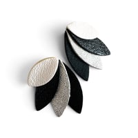 Image 1 of Boucles d'oreilles puces , modèle SALLY,  Noir