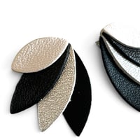 Image 3 of Boucles d'oreilles puces , modèle SALLY,  Noir