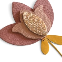 Image 2 of Broche Florale , modèle LOU,  Nude 