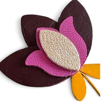 Image 2 of Broche Florale , modèle LOU,  Bordeaux Rose