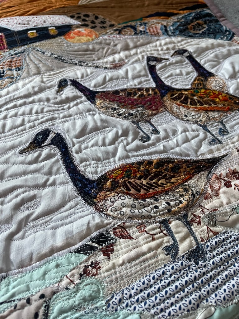 "Guys, where do we go next?» - Original Goose Textile Art Quilt, 66x55cm Image 3