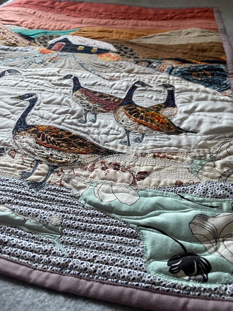 "Guys, where do we go next?» - Original Goose Textile Art Quilt, 66x55cm Image 11