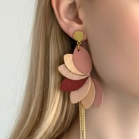 Image 3 of Boucles d'oreilles pendantes, modèle SALOMÉ, Kaki