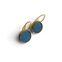 Image 1 of Boucles d'oreilles dormeuses , modèle EVA, Bleu jean