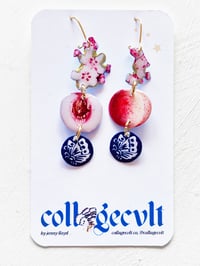 Image 3 of ‘rosy white peach’ – wild fruits gold earring dangles