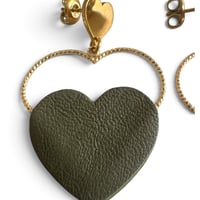Image 3 of Boucles d'oreilles pendantes, modèle GRAND LOVE , Kaki