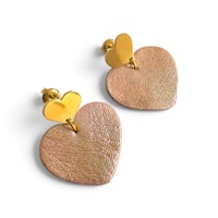 Image 1 of Boucles d'oreilles puces, modèle LOVE , Pêche holographique