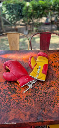 Image 2 of Paire de gants de boxe en cuir bicolore vintage