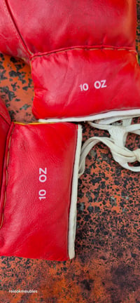 Image 4 of Paire de gants de boxe en cuir bicolore vintage