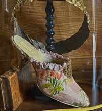 Image 1 of Chaussure soie XVIII ème 