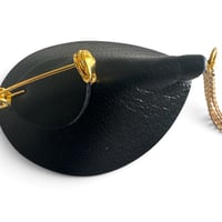 Image 4 of Broche Florale , modèle ARUM,  Noir