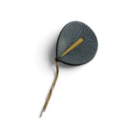 Image 1 of Broche Florale , modèle ARUM,  Gris souris