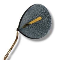 Image 2 of Broche Florale , modèle ARUM,  Gris souris