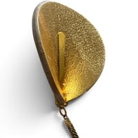 Image 4 of Broche Florale , modèle ARUM,  Or