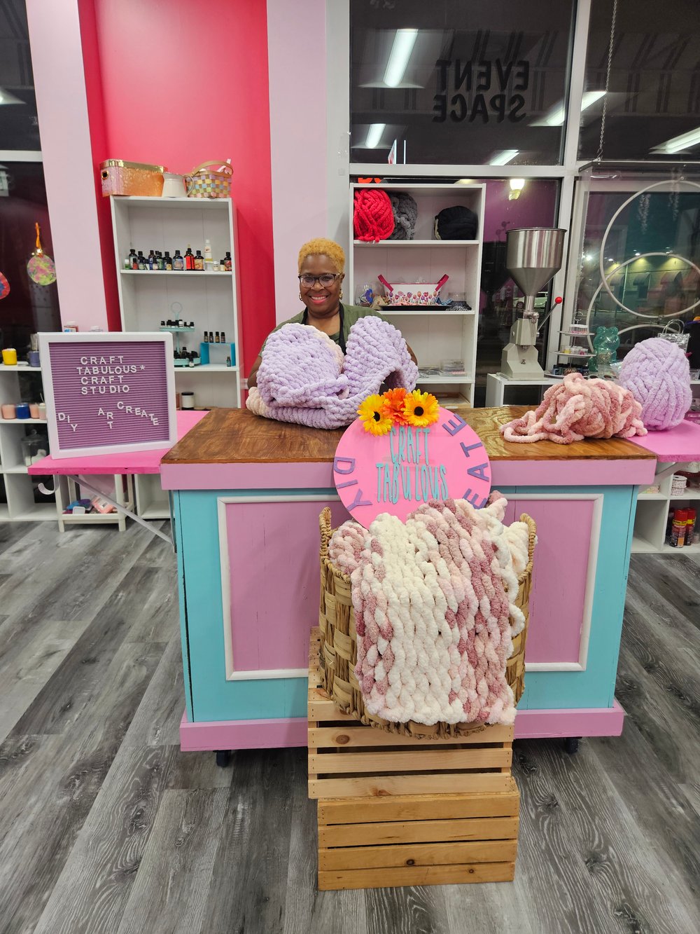 Image of Knit & Sip chunky yarn blanket Edition 