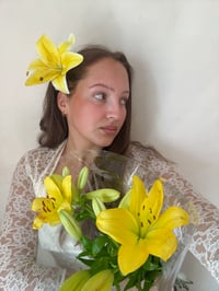Image 2 of lemon lily clip