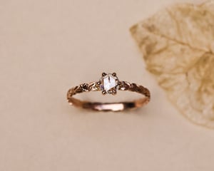 Image of 18ct Rose Gold, 4mm Rose-Cut Diamond, Laurel Leaf Carved ring (LON279)
