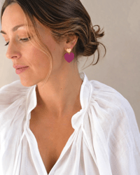Image 2 of Boucles d'oreilles puces, modèle LOVE , Or