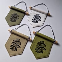 Image 1 of Oyster mini hanger