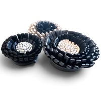 Image 3 of Broches Florales, modèles BLOOM,  Noir