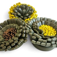 Image 3 of Broches Florales , modèles BLOOM, Kaki