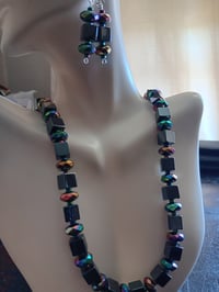 Image 4 of HEMATITE CUBES, MINIATURE AND FACETED OIL SPILL HEMATITE BEADS 