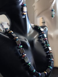 Image 14 of HEMATITE CUBES, MINIATURE AND FACETED OIL SPILL HEMATITE BEADS 