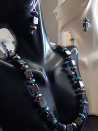 Image 9 of HEMATITE CUBES, MINIATURE AND FACETED OIL SPILL HEMATITE BEADS 
