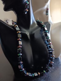 Image 5 of HEMATITE CUBES, MINIATURE AND FACETED OIL SPILL HEMATITE BEADS 