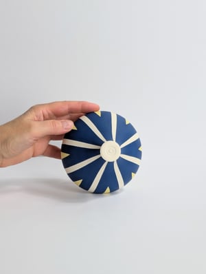 Image of Midi Blue, Yellow & White Daisy-Stripe Vessel