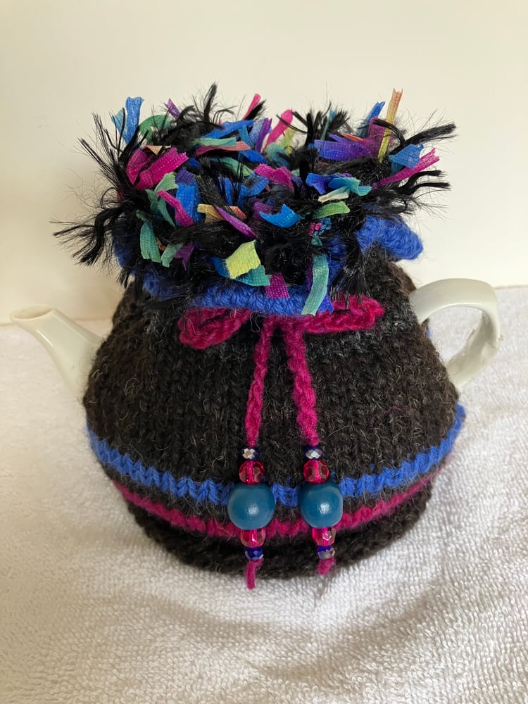 Image of small DEEP GREY Go On! tea cosie