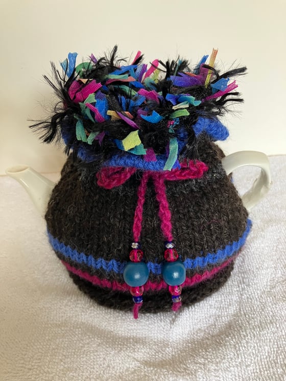 Image of small DEEP GREY Go On! tea cosie