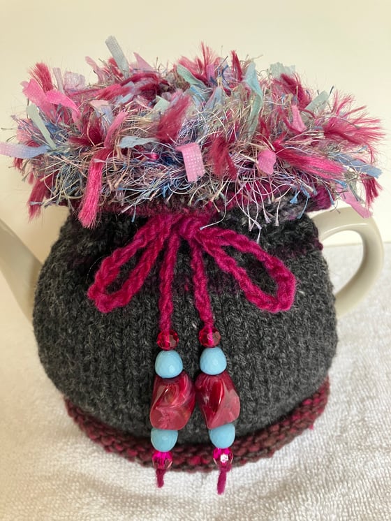 Image of medium DEEP GREY Go On! tea cosie