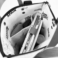 Image 5 of  MOCHILA BOOK HOLDER ICONIC IMPERMEABLE DZ GRAPHIC EDITION (print letras sobre fondo rojo)