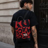 Image 2 of  MOCHILA BOOK HOLDER ICONIC IMPERMEABLE DZ GRAPHIC EDITION (print letras sobre fondo rojo)